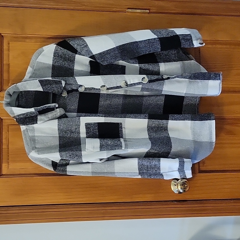 Black and white plaid long sleeve top